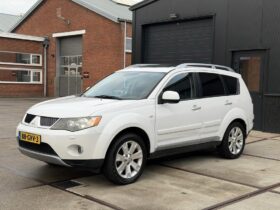 Mitsubishi Outlander 2.2 DI-D Instyle Navi Pano 4wd Leer